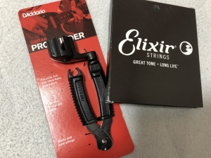 エリクサーの弦と専用ペンチ